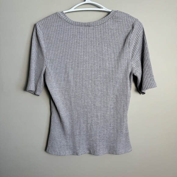 Paraphrase Women's Short Sleeve Gray Ribbed T-Shirt Stretch Button Accents - Picture 5 of 10
